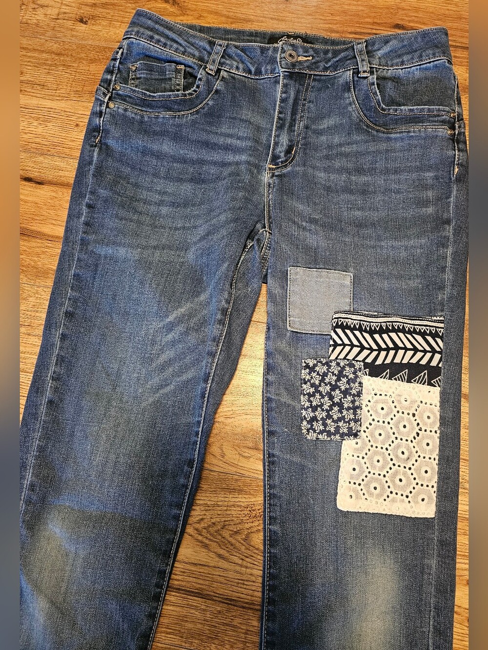 Charlue B Jeans - Picture 2 of 6